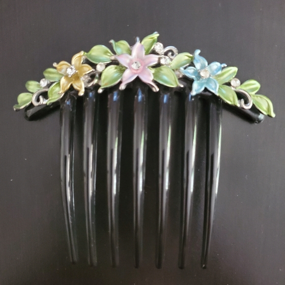 unbranded Other - Flowered Barrette